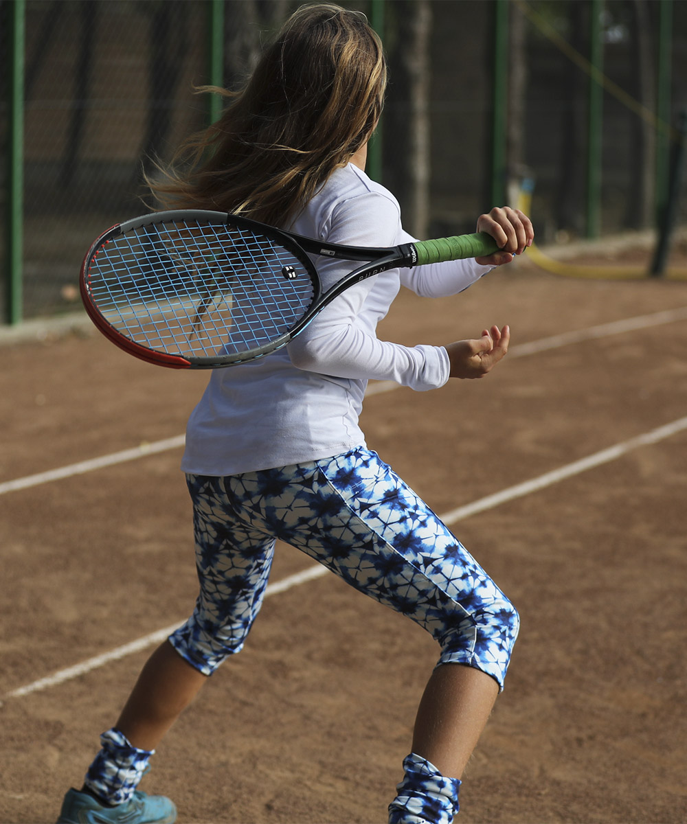 Who makes tennis clothes for left handed players? - Zoe Alexander
